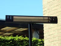 Fixation d'une radiateur de terrasse: support mural
