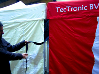 Bandelette de liaison pour connecter des tentes pliables