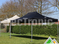 Chaque tente Solid 40 est disponible en noir, écru, blanc, sable, bleu marine et vert