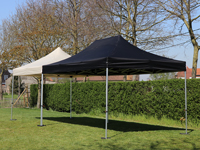 Chaque tente Solid 40 est disponible en noir, écru, blanc, sable, bleu marine et vert