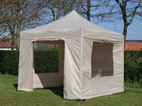 Chaque tente gazebo est toujours livrée avec toutes les parois latérales
